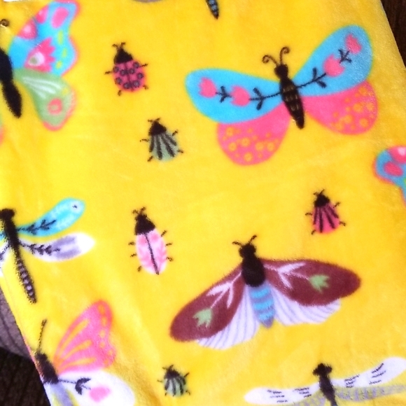 Envogue Oversized Butterfly Throw Blanket - Picture 2 of 6